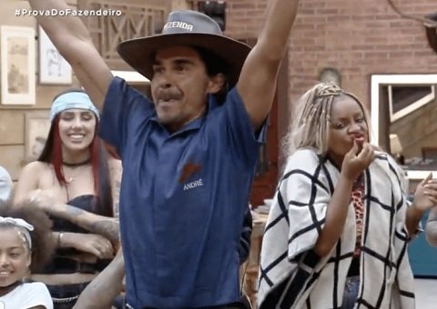 André vence prova do Fazendeiro e escapa da roça; vídeo