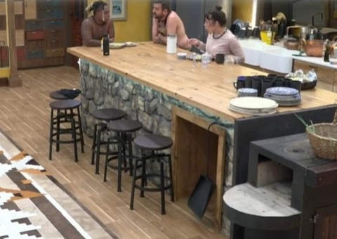 A Fazenda: Laranjinha pergunta quem é Fernando Pessoa e se Nadja é parente dele