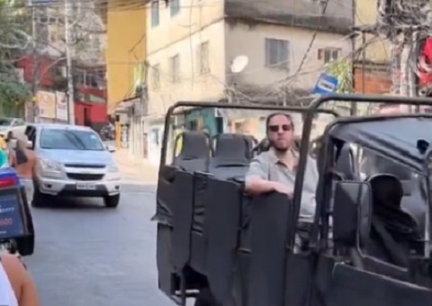 Vídeo mostra morador debochando de turista na Rocinha: 'Pensa que tá no Amazonas'