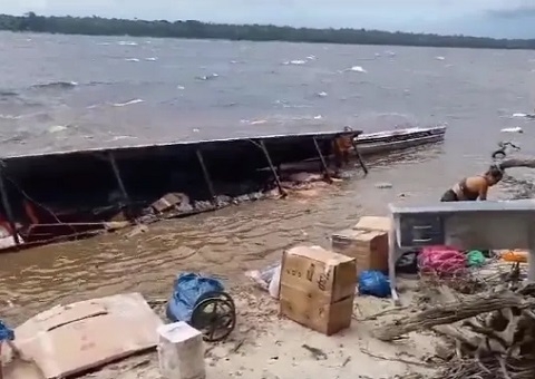 Barco afunda durante temporal no Amazonas