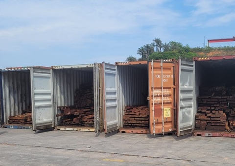 PF doa madeiras apreendidas para população afetada pelas enchentes em Manaus