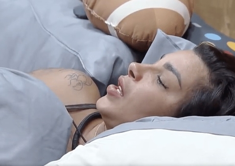 A Fazenda: Jenny reclama de bagunça e dá bronca em peões após festa; vídeo