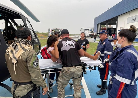 Grávida é resgatada em comunidade afetada pela seca em Manaus