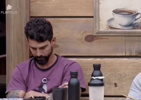 Black desabafa após carro de som em A Fazenda: 'Que merda a gente fez?'