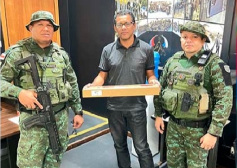 Cobra é encontrada dentro de caixa no TRT-11 em Manaus