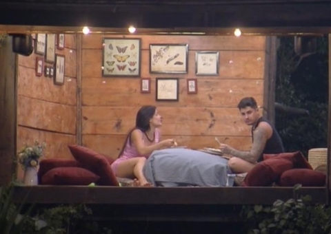 Jaque faz jantar romântico na casa da árvore para Lucas em A Fazenda; vídeo