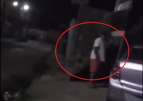 Vídeo mostra momento que homem estupra cadela em rua de Manaus