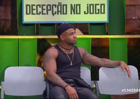 Fã ou hater? Black detona a própria affair, Kally, em A Fazenda: 'não me beneficia nada'