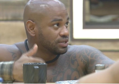 Cezar acusa Nadja de mania de perseguição: 'Não dá para culpar autismo' 