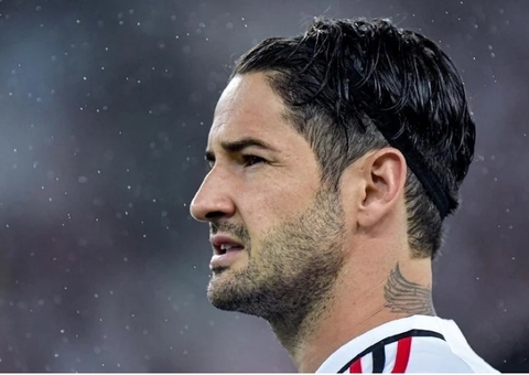 Pato causa polêmica ao postar indireta sobre saída do São Paulo