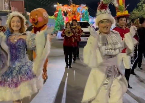 Parada natalina brilha nas ruas do Centro de Manaus