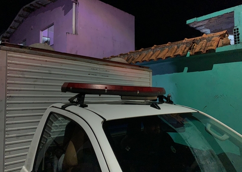 Mulher é assassinada na casa da namorada em Manaus
