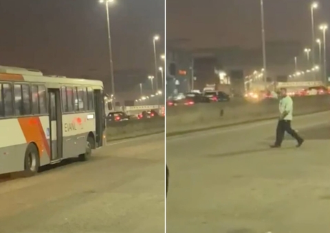 Motorista abandona ônibus lotado após ser hostilizado por passageiros; vídeo