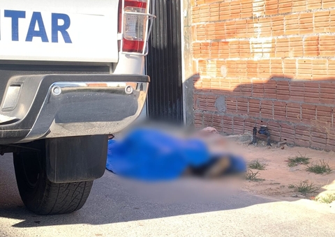 Criminosos encurralam casal em motocicleta e matam homem a tiros em Manaus