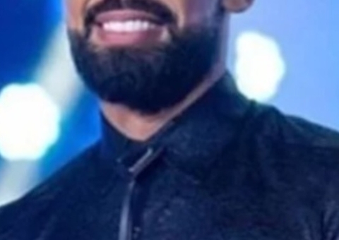 Sertanejo é flagrado fazendo sexo em piscina em plena luz do dia 