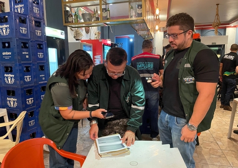 Cozinha de casa de shows é interditada por usar produtos vencidos em comidas vendidas em Manaus