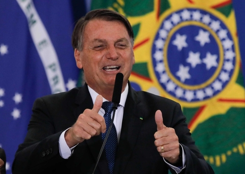 Bolsonaro diz que pagou despesas e apostou na Mega-Sena com dinheiro que ganhou em Pix