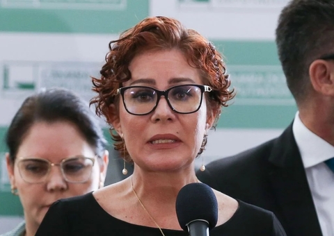 Depoimento de Carla Zambelli é adiado na PF