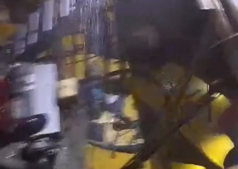 Vídeo mostra destruição e desespero dentro de barco após explosão no Porto de Manaus