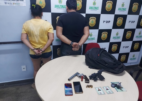 Casal é preso com armas e TVs dentro de carro em Manaus