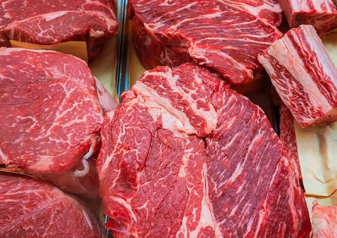 Consumo de carne vermelha em excesso aumenta riscos de insuficiência renal