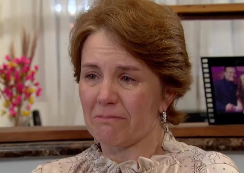 Mãe de Larissa Manoela chora e passa mal em entrevista para o SBT