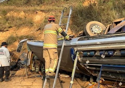 Lula lamenta tragédia com ônibus de torcedores do Corinthians: 'Vidas perdidas'
