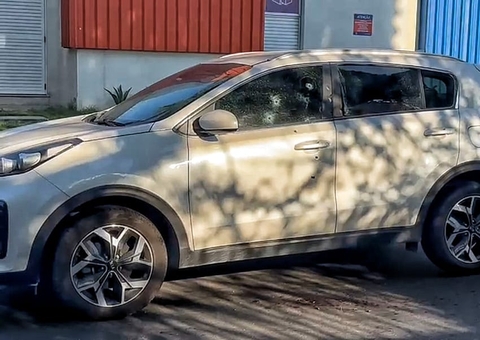 Médico tem carro crivado de balas no Vieiralves