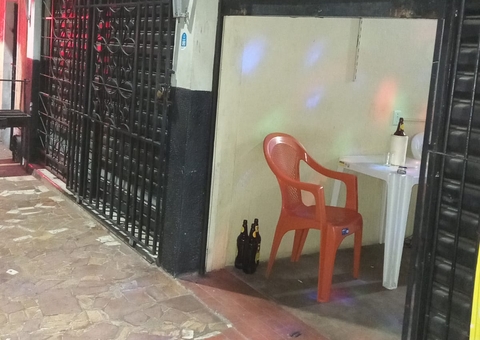 Pistoleiros executam homem com 14 tiros em bar e deixam duas pessoas feridas em Manaus