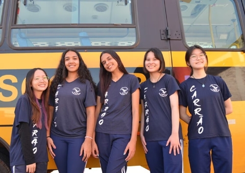 Alunas transformam óleo de cozinha em combustível e ônibus escolar roda por 1 semana