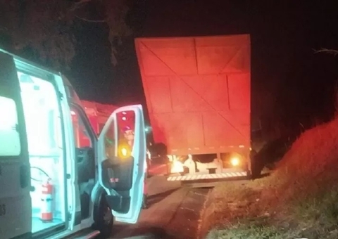 Para escapar de acidente, mãe pula de caminhão com bebê no colo e morre esmagada