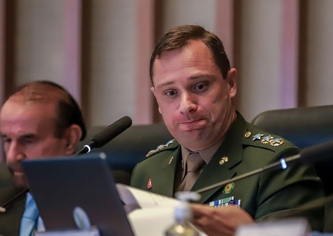 Moraes proíbe contato de Mauro Cid com Bolsonaro e Michelle