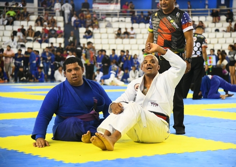 Evento de luta com Alan Nuguette arrecada 1 tonelada de alimentos em Manaus