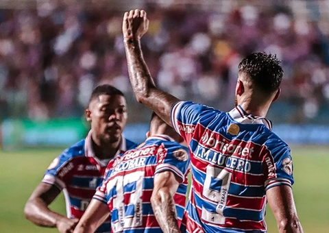 Fortaleza vence o Coritiba e segue na briga por uma vaga na Libertadores