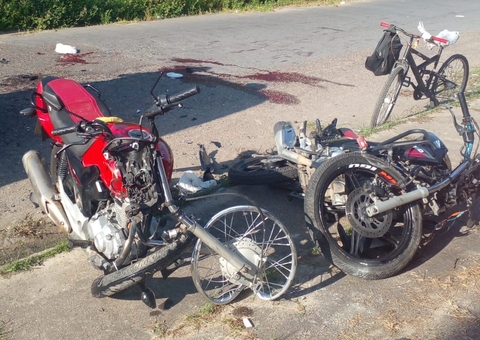 Três ficam feridos após motocicletas colidirem de frente em grave acidente no Amazonas