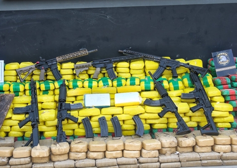 Com lancha blindada e fuzis de guerra, traficantes confrontam polícia no Rio Solimões 