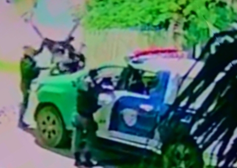 Vídeo flagra policiais agredindo homem durante abordagem no Amazonas