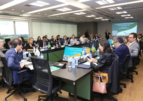 Anoar Samad destaca avanços da saúde durante reunião em Brasília