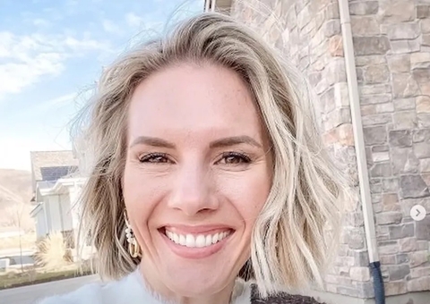 Influencer de dicas de maternidade é presa após filho fugir de casa para pedir água e comida de vizinho