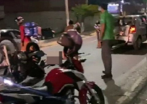 Casal é arremessado de motocicleta em grave acidente em Manaus; vídeo