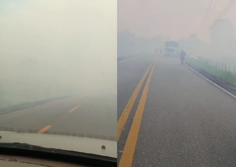 Fumaça deixa baixa visibilidade e causa acidente na BR-319; vídeos