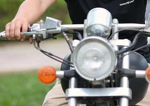 Homem morre em acidente após pegar motocicleta para fazer test drive