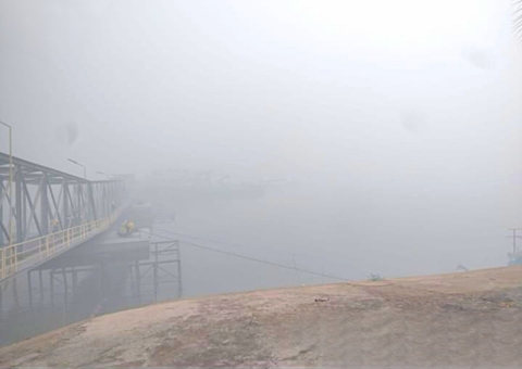 Cidade do Amazonas fica coberta por fumaça de queimadas