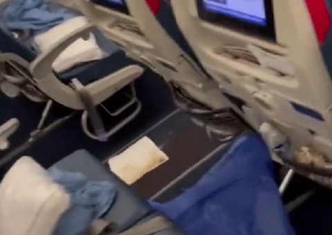 Avião faz pouso de emergência após passageiro defecar no chão; vídeo