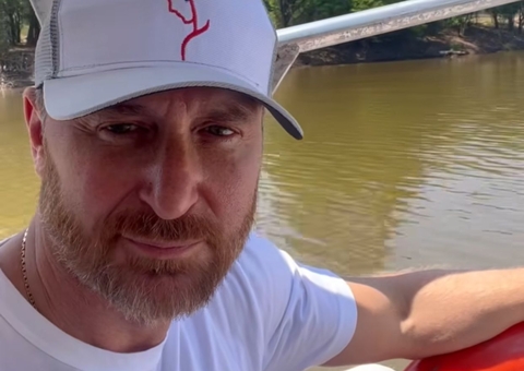 David Guetta curte passeio turístico em Manaus após show 