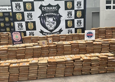 Idoso é preso transportando meia tonelada de drogas em caminhão em Manaus