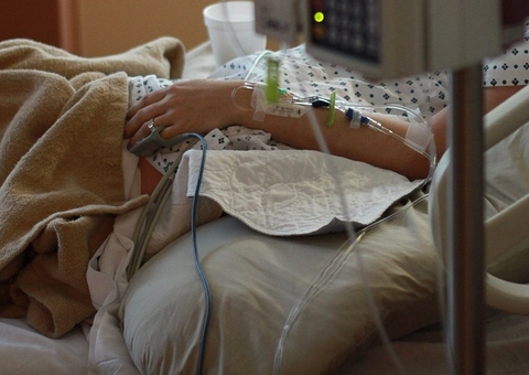 Grávida que teve 75% do corpo queimado ao cozinhar com álcool perde o bebê