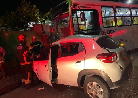 Motorista de App morre após carro ser arrastado por ônibus em acidente em Manaus