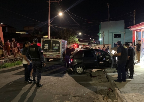 Casal tem carro atacado a tiros ao chegar em casa em Manaus; homem morreu