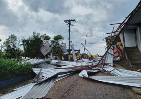 Temporal destelha mais de 100 casas e deixa município do Amazonas sem energia